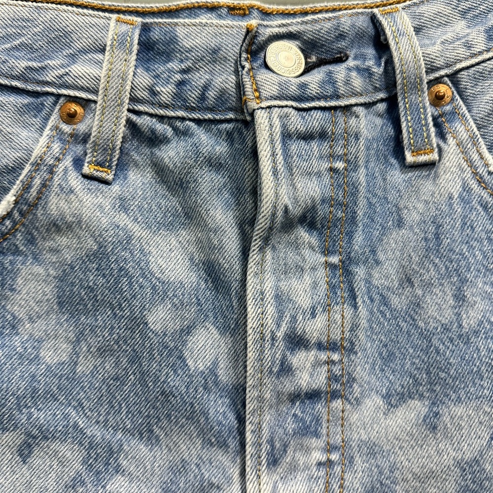 Levi's Women's 501 Light Blue Tie-Dye Jean Shorts - Size 29 - Picture 3 of 13